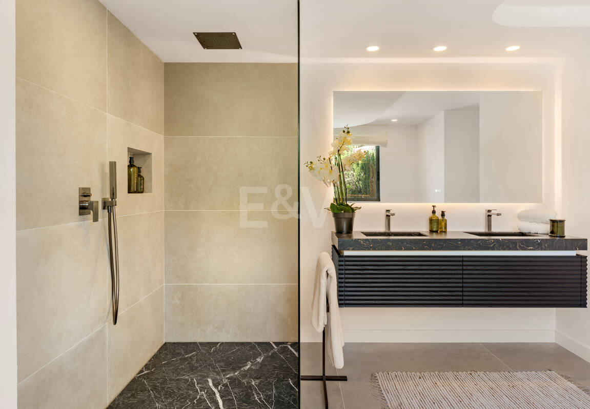 Stilvolle Villa in Nagüeles mit Meer- und Bergblick