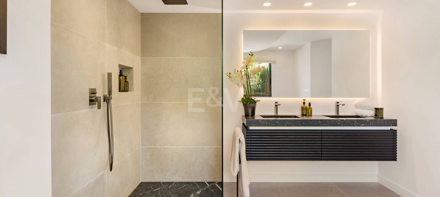 Stylowa willa w Nagüeles z widokiem na morze i góry