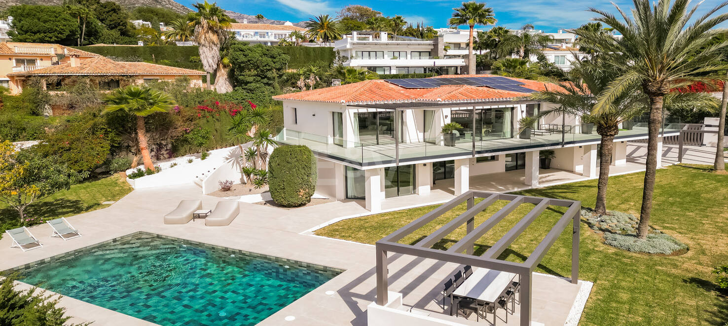 Stylowa willa w Nagüeles z widokiem na morze i góry