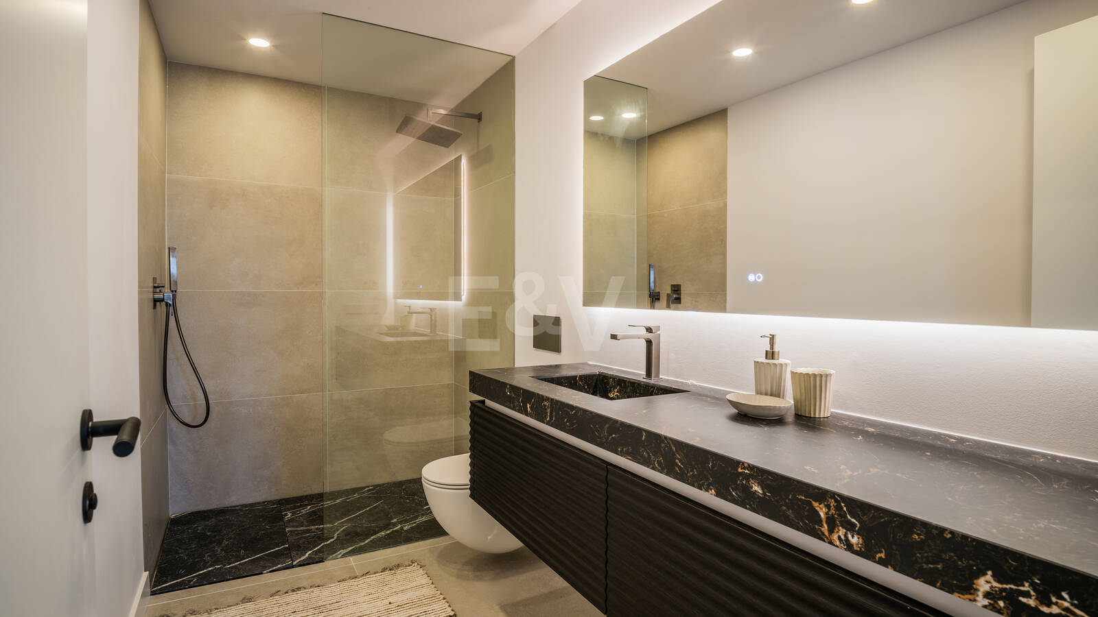 Stilvolle Villa in Nagüeles mit Meer- und Bergblick