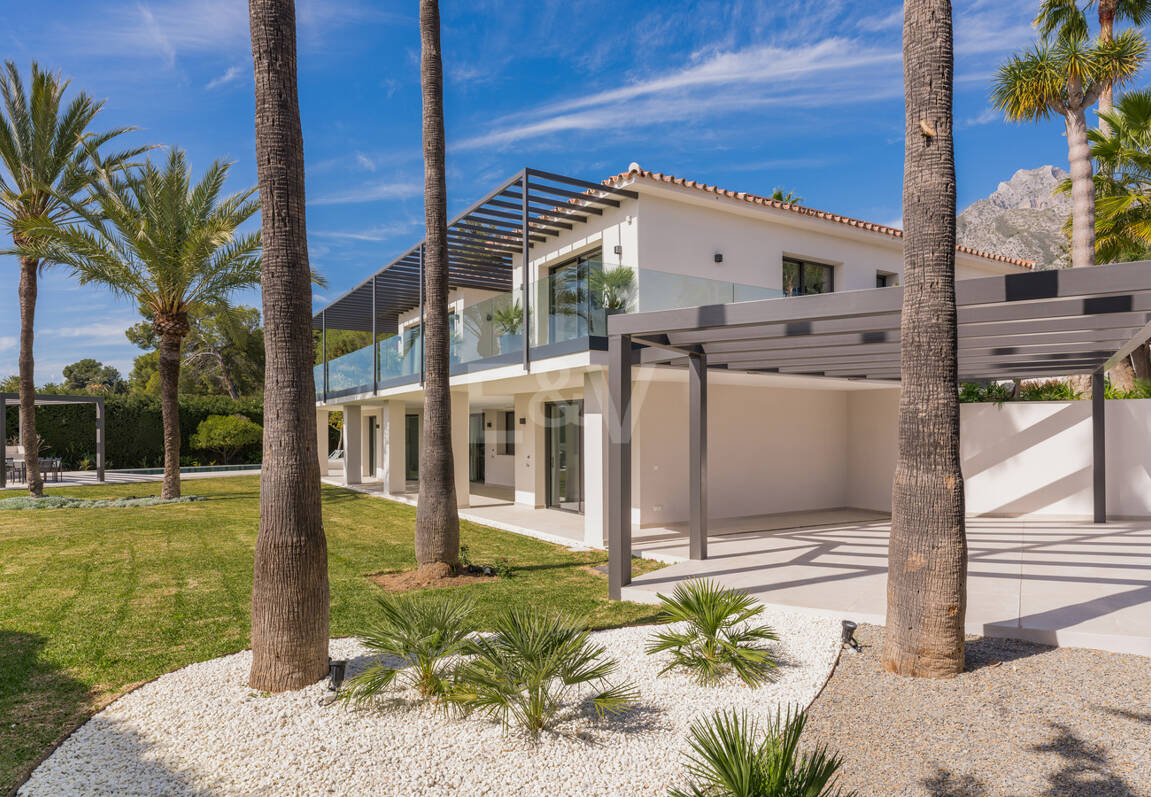 Stilvolle Villa in Nagüeles mit Meer- und Bergblick