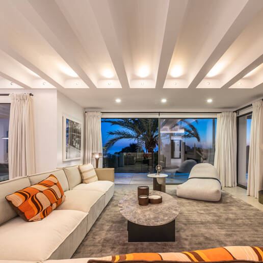 Elegante Villa en Nagüeles, con vistas al mar y la montaña