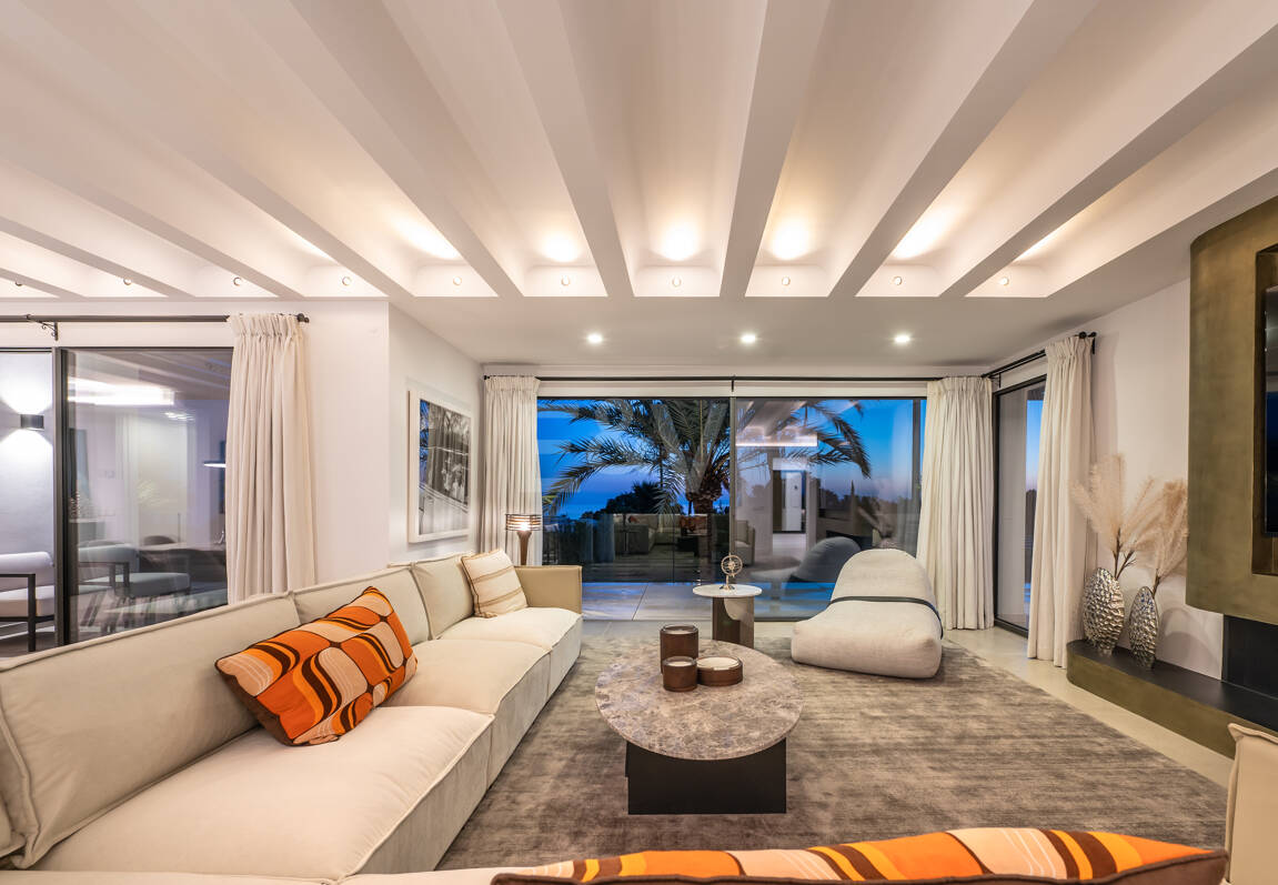 Elegante Villa en Nagüeles, con vistas al mar y la montaña