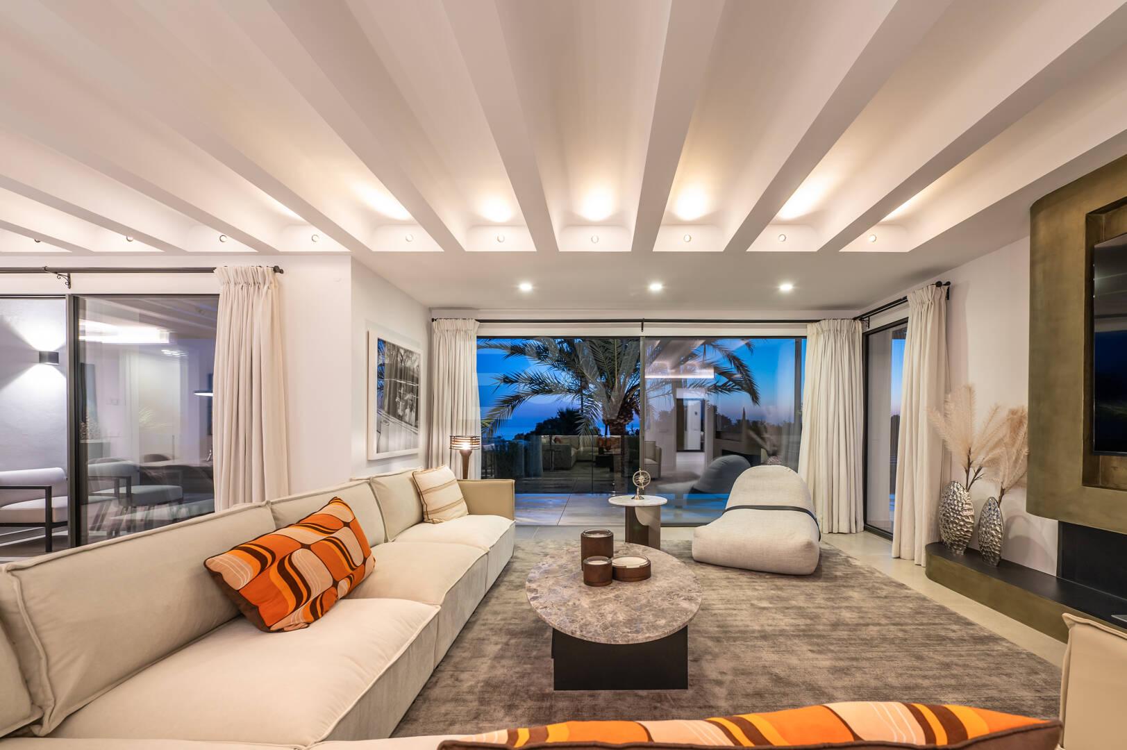 Elegante Villa en Nagüeles, con vistas al mar y la montaña