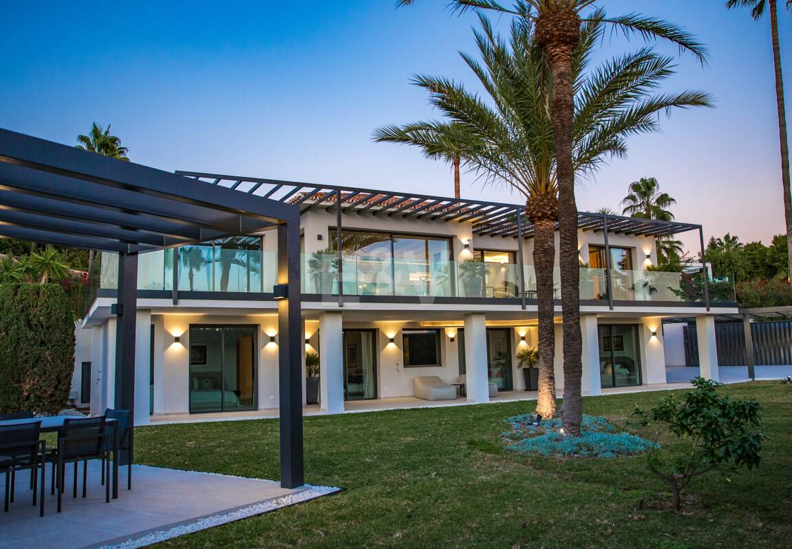 Stilvolle Villa in Nagüeles mit Meer- und Bergblick