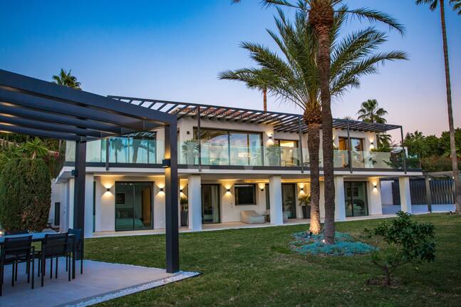 Stilvolle Villa in Nagüeles mit Meer- und Bergblick