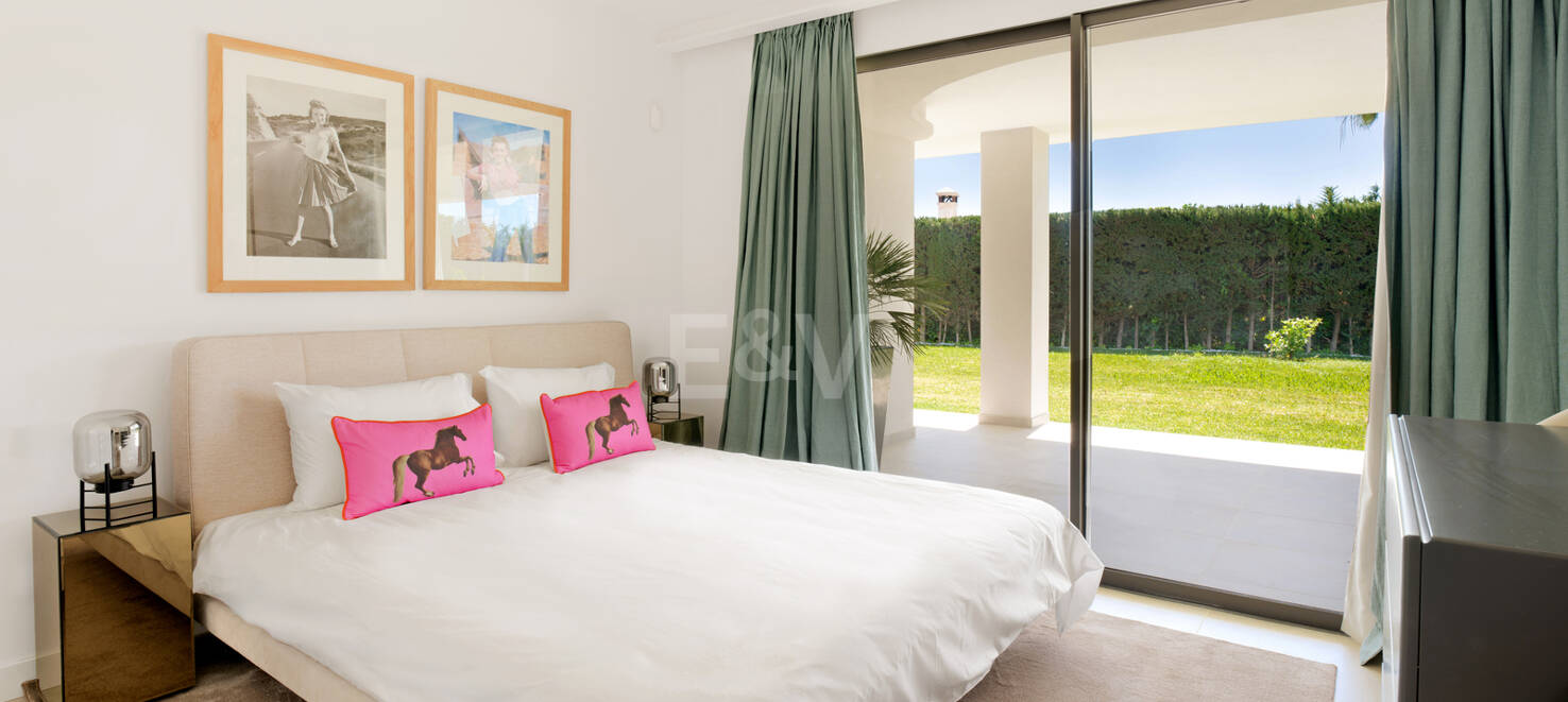 Stylowa willa w Nagüeles z widokiem na morze i góry