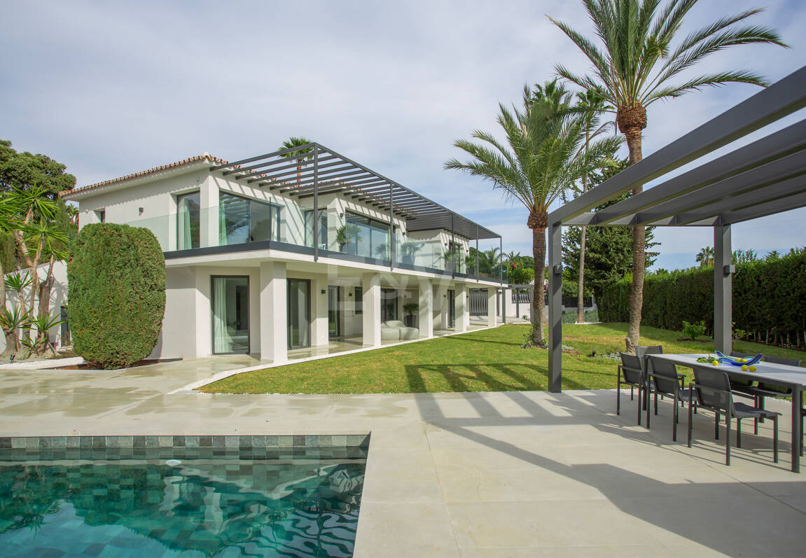 Stilvolle Villa in Nagüeles mit Meer- und Bergblick