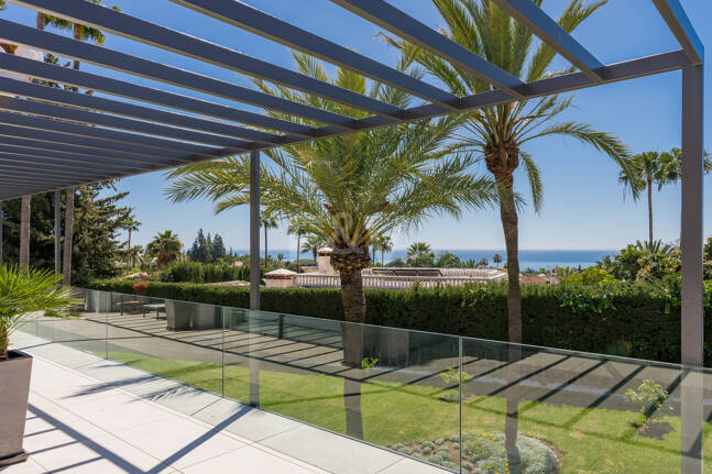 Stilvolle Villa in Nagüeles mit Meer- und Bergblick