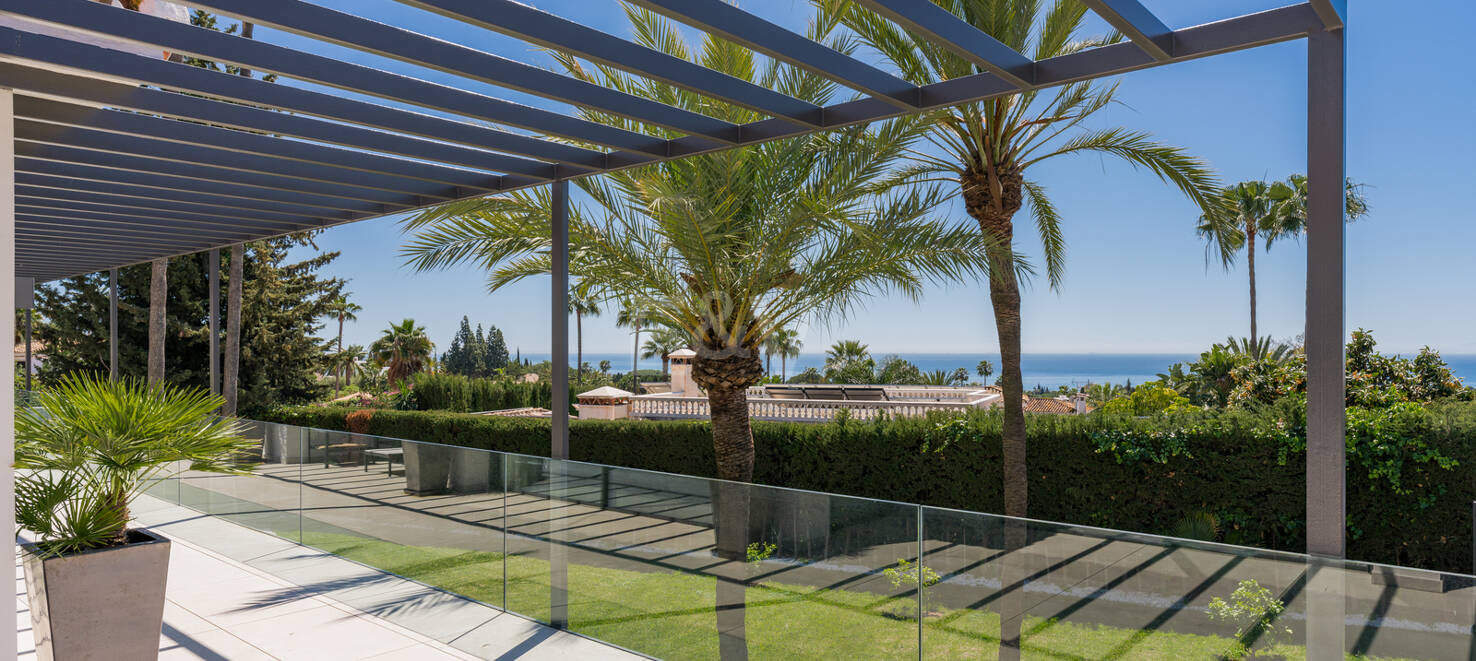 Stylowa willa w Nagüeles z widokiem na morze i góry