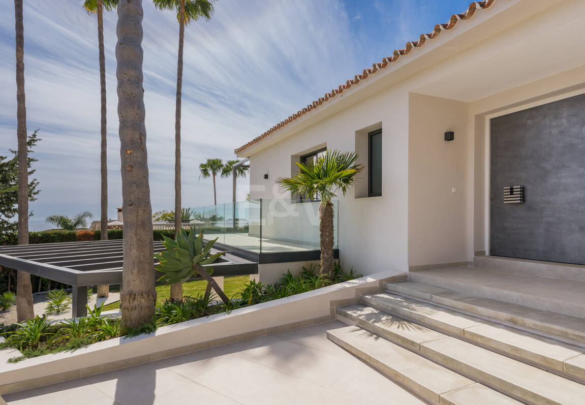 Stilvolle Villa in Nagüeles mit Meer- und Bergblick