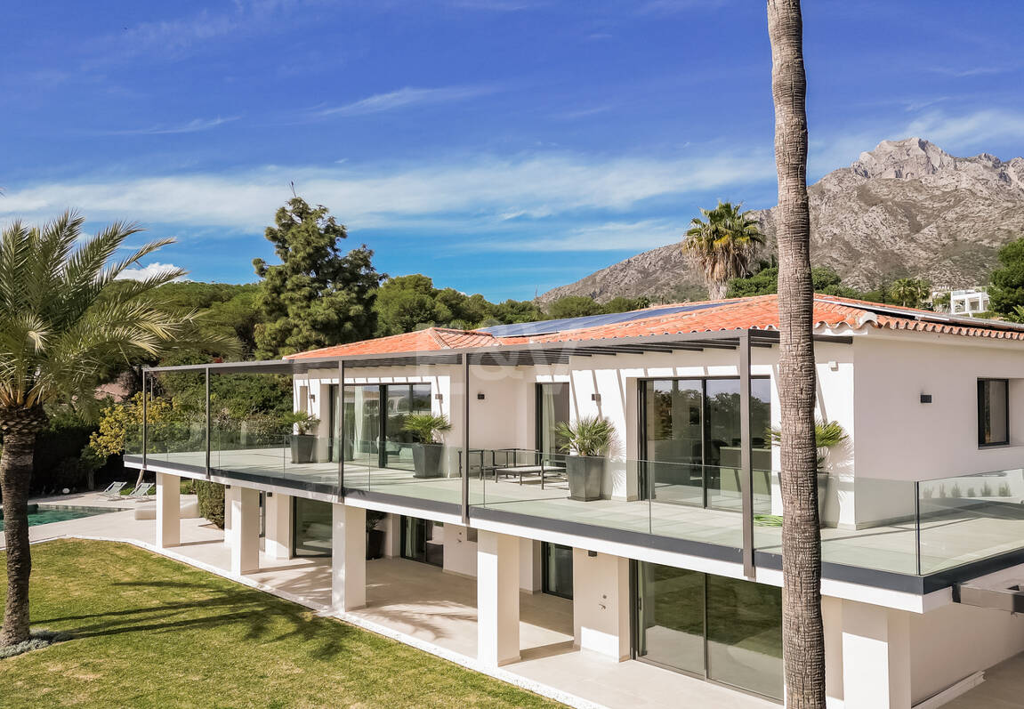 Stilvolle Villa in Nagüeles mit Meer- und Bergblick