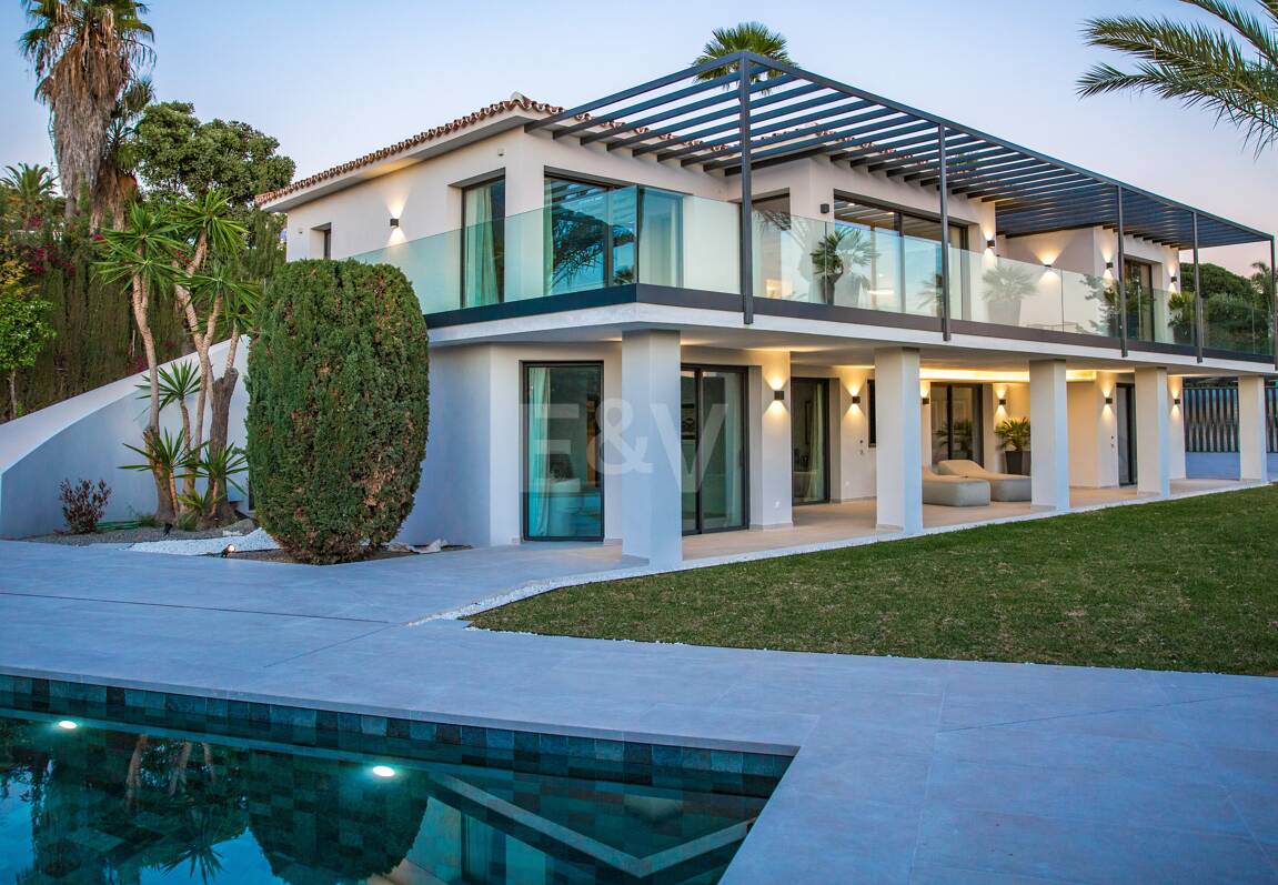 Stilvolle Villa in Nagüeles mit Meer- und Bergblick