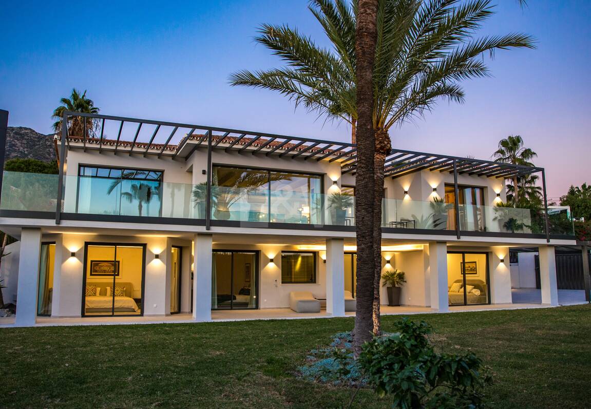 Stilvolle Villa in Nagüeles mit Meer- und Bergblick