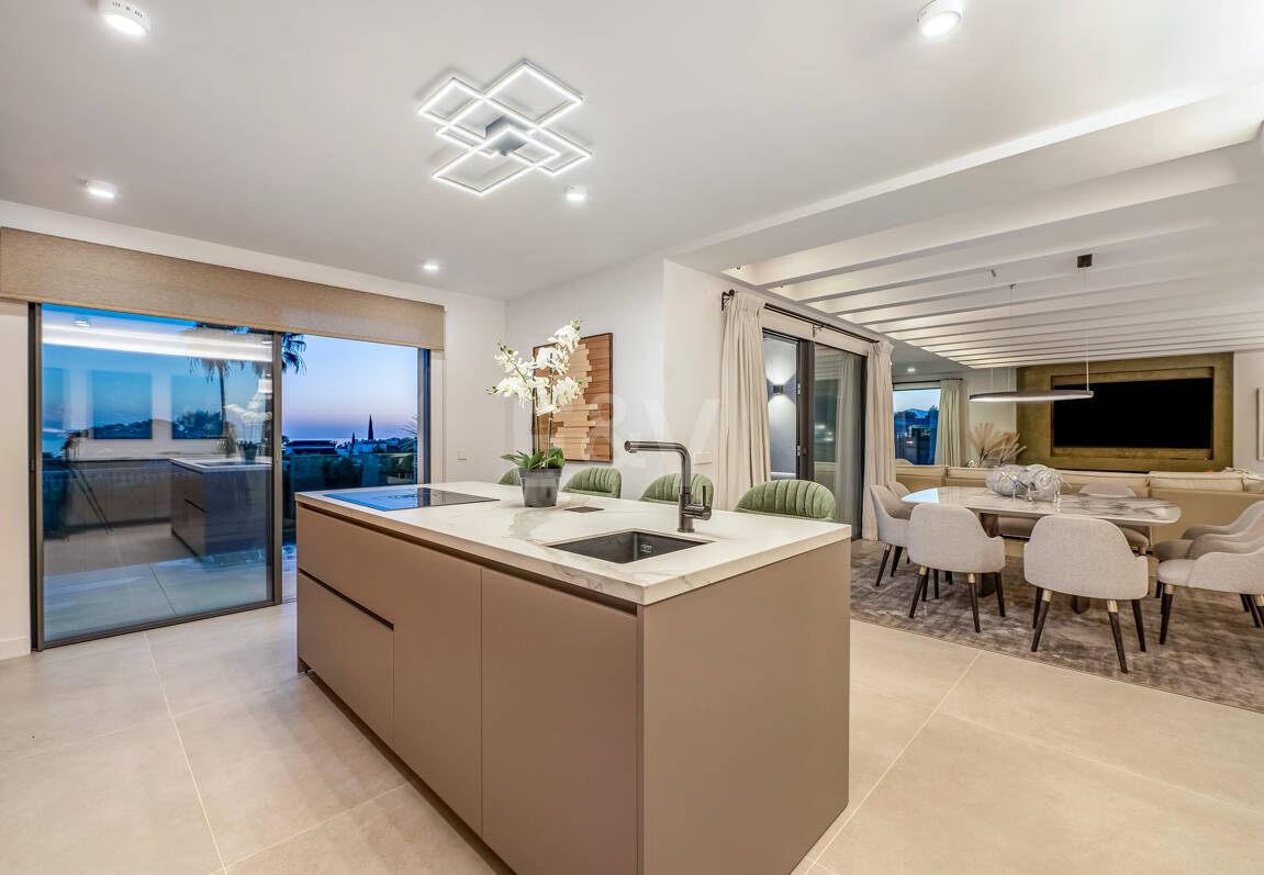 Elegante Villa en Nagüeles, con vistas al mar y la montaña