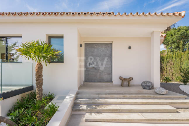 Stilvolle Villa in Nagüeles mit Meer- und Bergblick