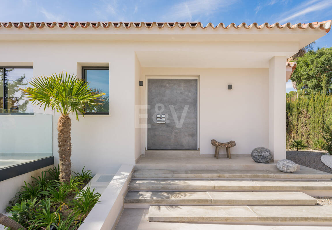 Stilvolle Villa in Nagüeles mit Meer- und Bergblick