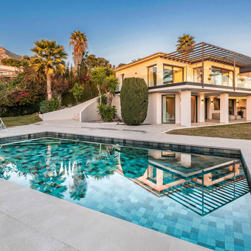 Elegante Villa en Nagüeles, con vistas al mar y la montaña