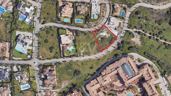 Exceptional investment plot with sea views