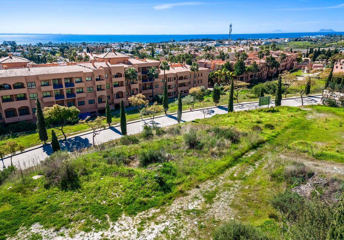 Samtida Beachside Villa med uppvärmd pool och fantastisk tak Terrace