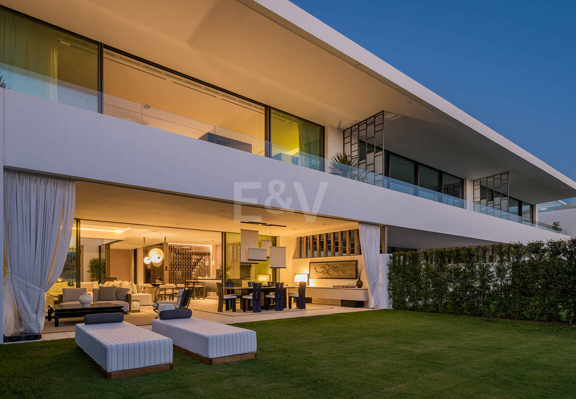 Anspruchsvolle moderne Design-Villen auf der Goldenen Meile