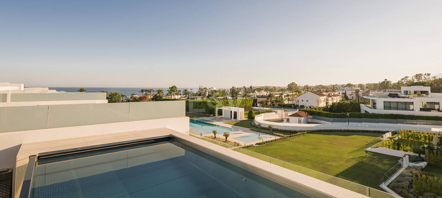 Sophisticated Contemporary Villas on the Golden Mile