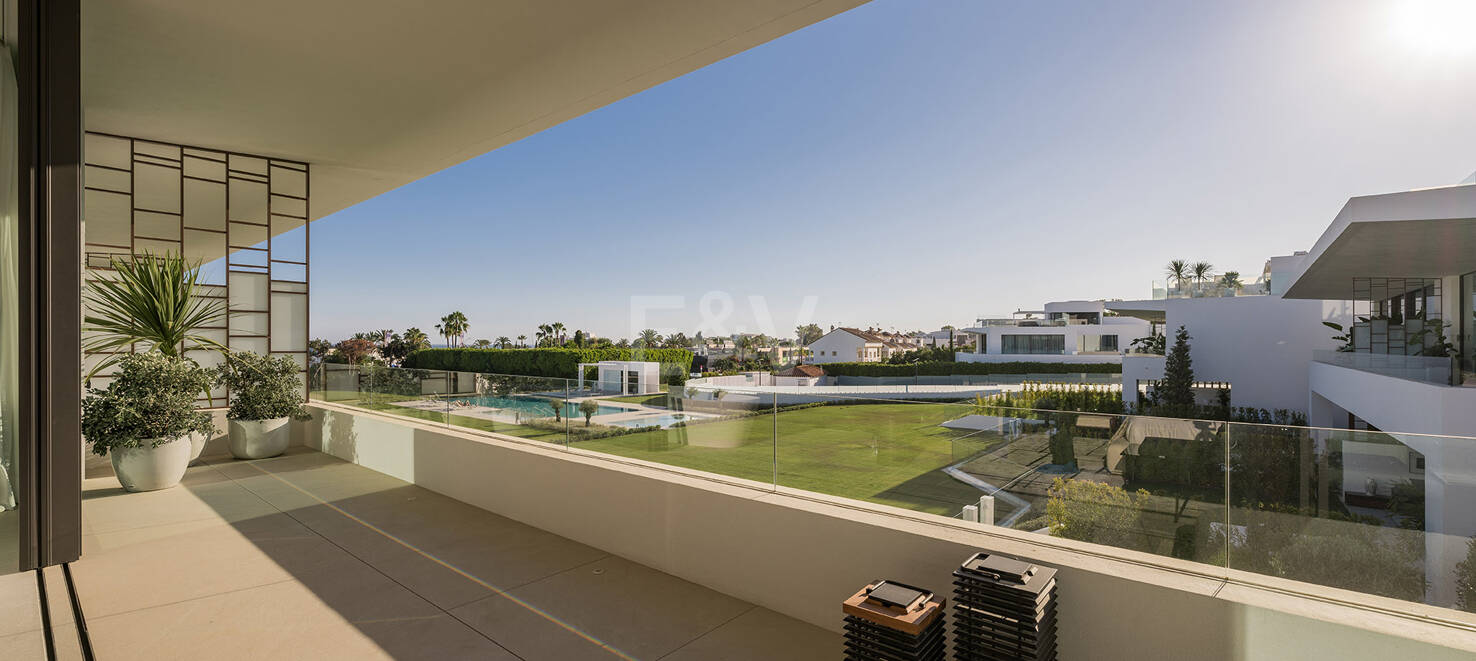 Sophisticated Contemporary Villas on the Golden Mile