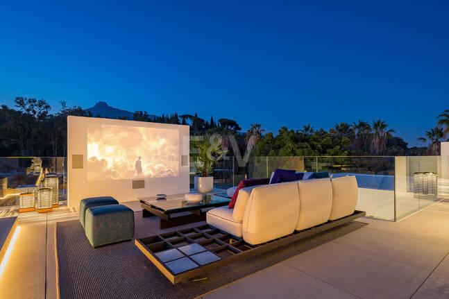 Anspruchsvolle moderne Design-Villen auf der Goldenen Meile