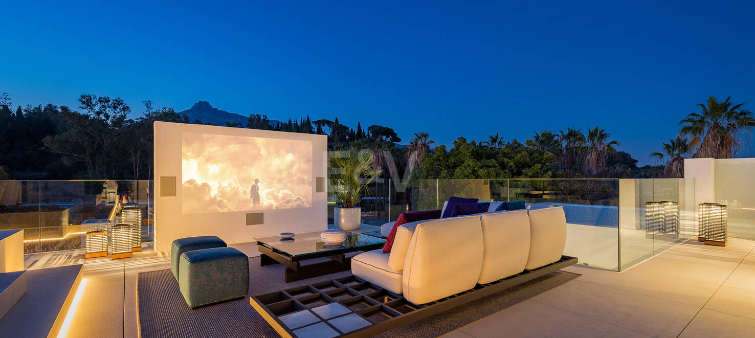 Sophisticated Contemporary Villas on the Golden Mile