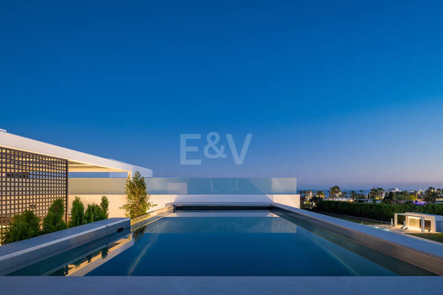 Anspruchsvolle moderne Design-Villen auf der Goldenen Meile