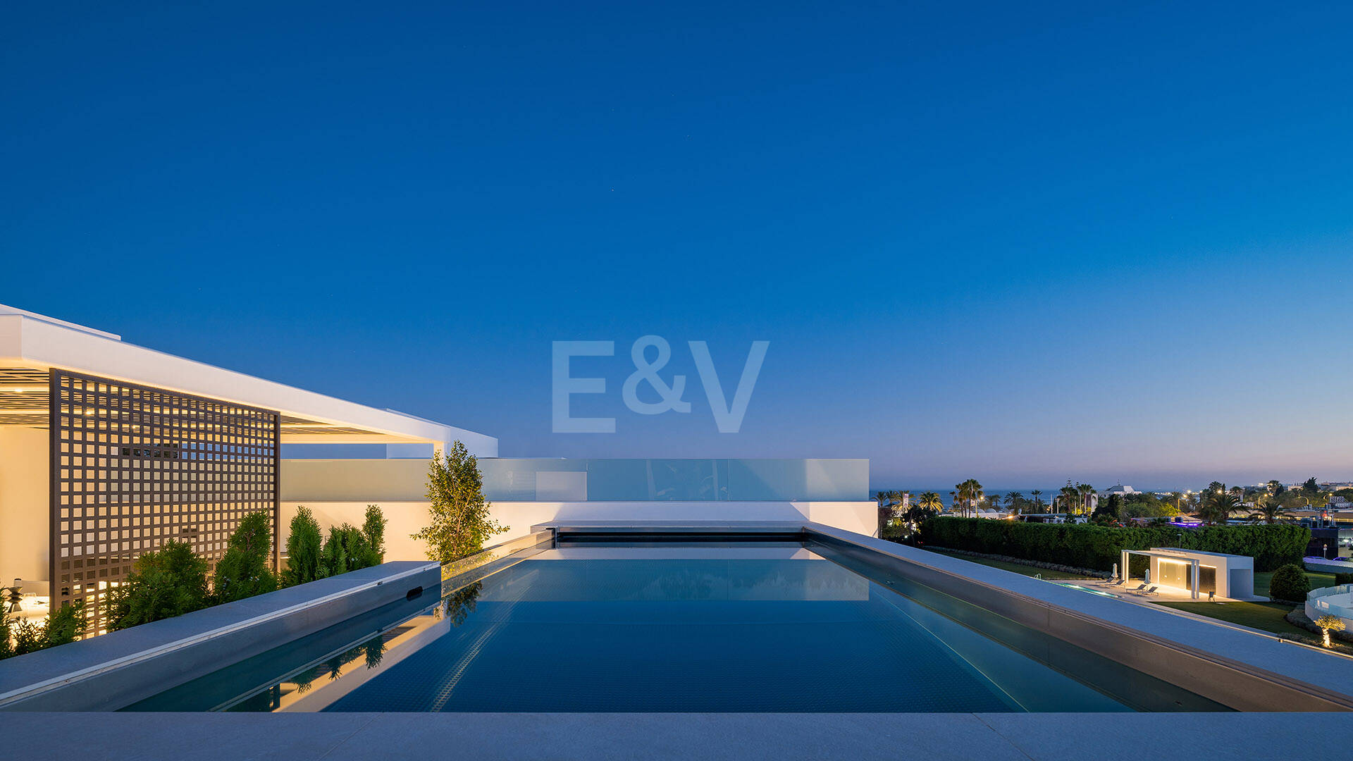 Anspruchsvolle moderne Design-Villen auf der Goldenen Meile