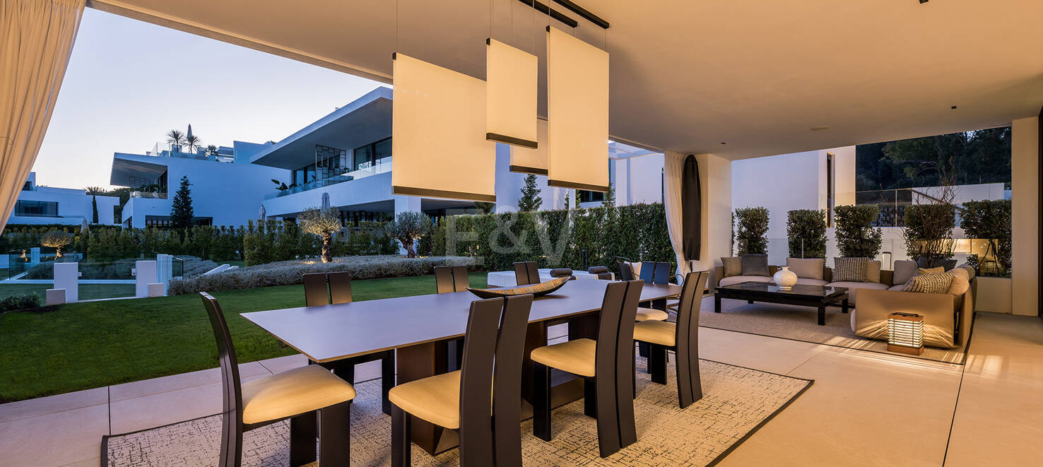 Sophisticated Contemporary Villas on the Golden Mile