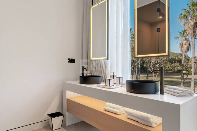 Anspruchsvolle moderne Design-Villen auf der Goldenen Meile