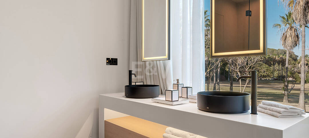 Sophisticated Contemporary Villas on the Golden Mile
