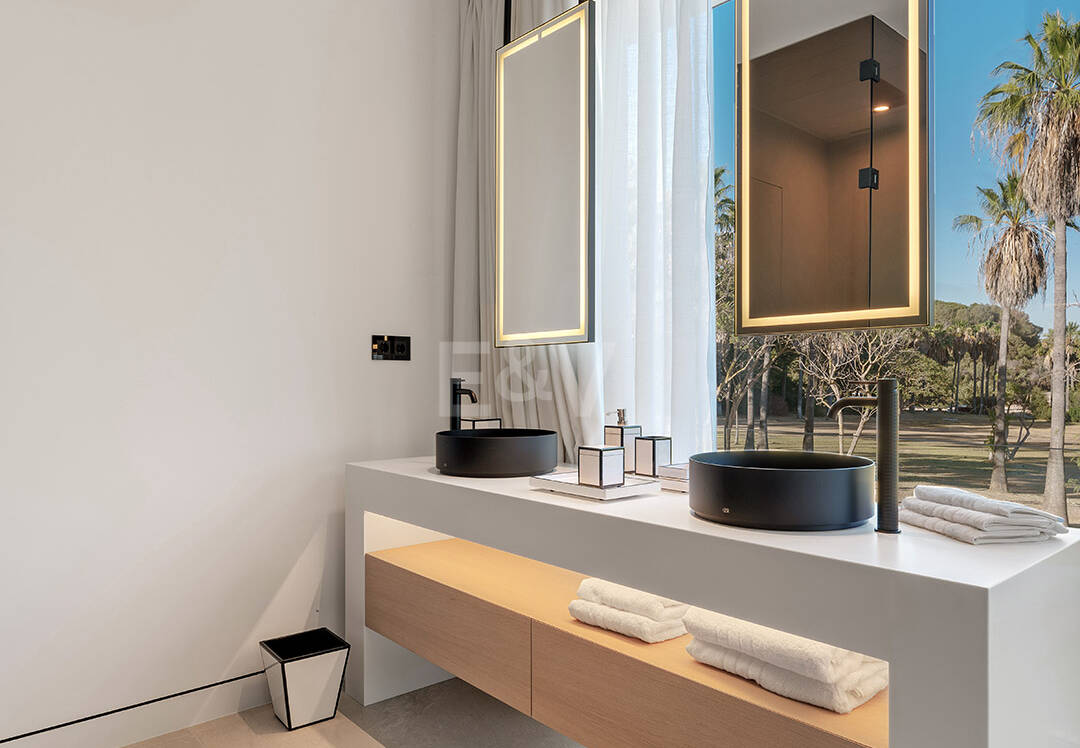 Anspruchsvolle moderne Design-Villen auf der Goldenen Meile