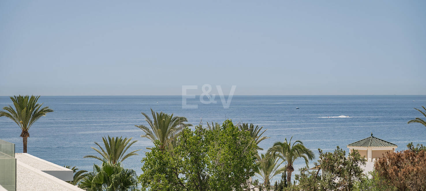Sophisticated Contemporary Villas on the Golden Mile