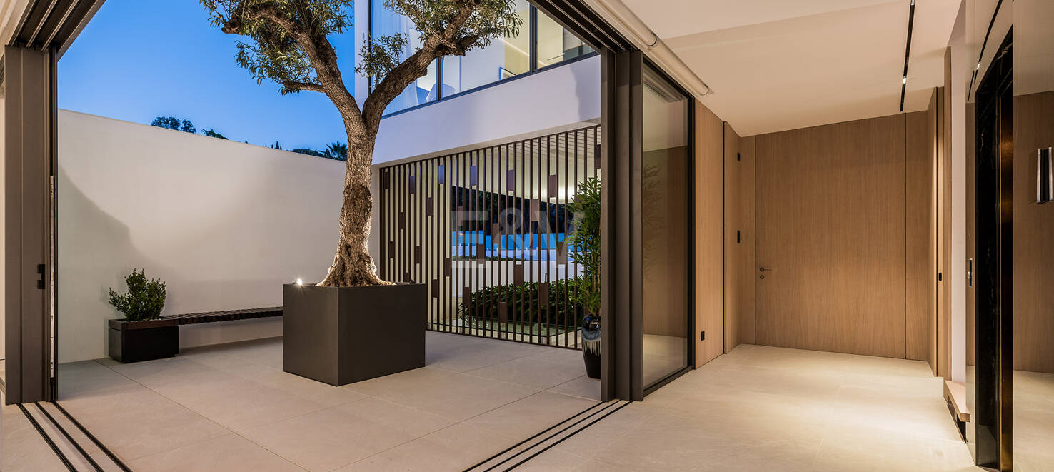 Sophisticated Contemporary Villas on the Golden Mile