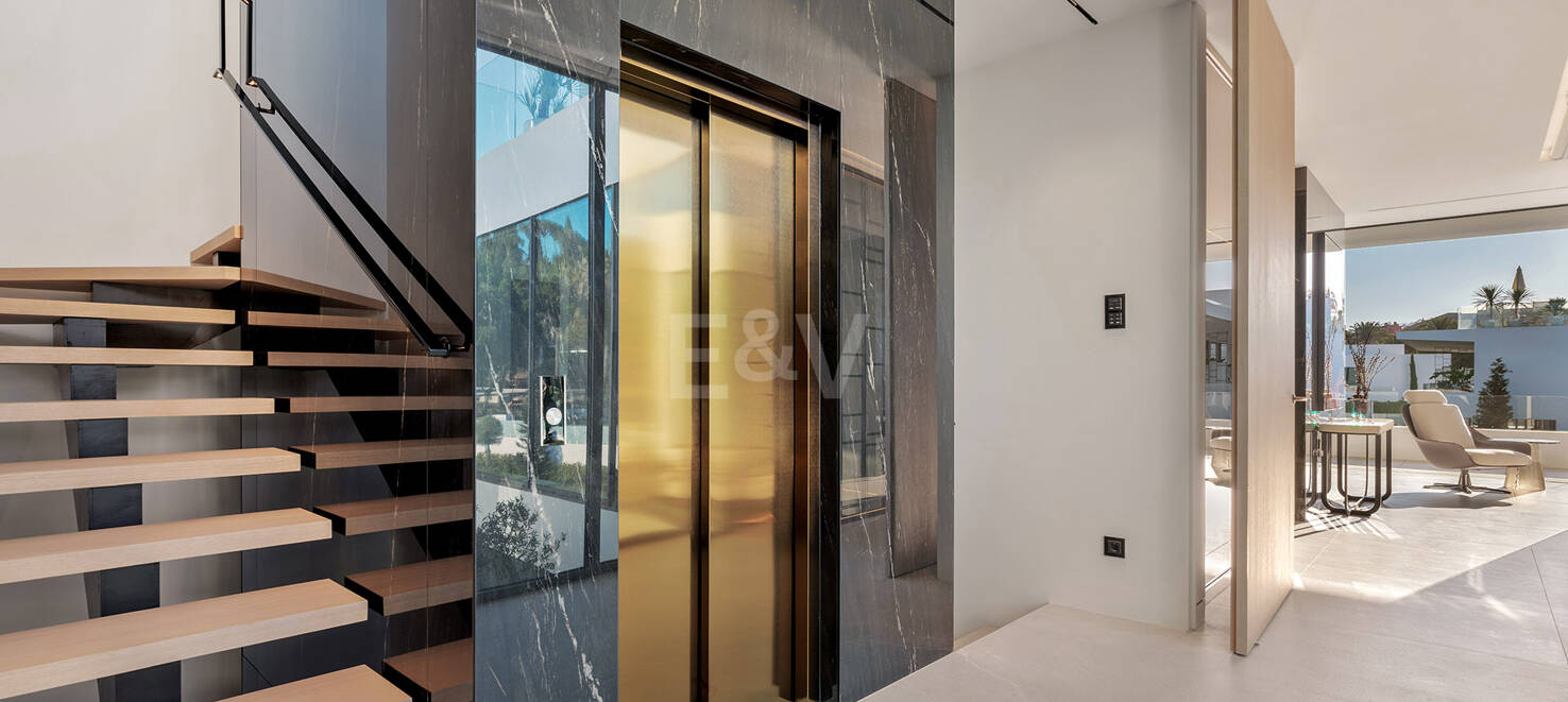 Sophisticated Contemporary Villas on the Golden Mile