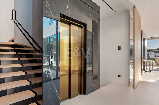 Anspruchsvolle moderne Design-Villen auf der Goldenen Meile