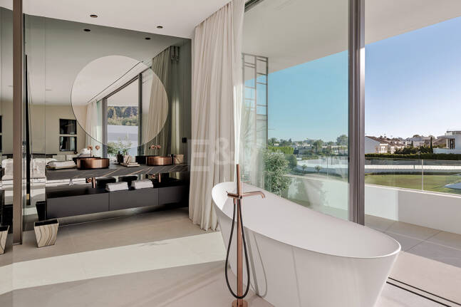 Anspruchsvolle moderne Design-Villen auf der Goldenen Meile