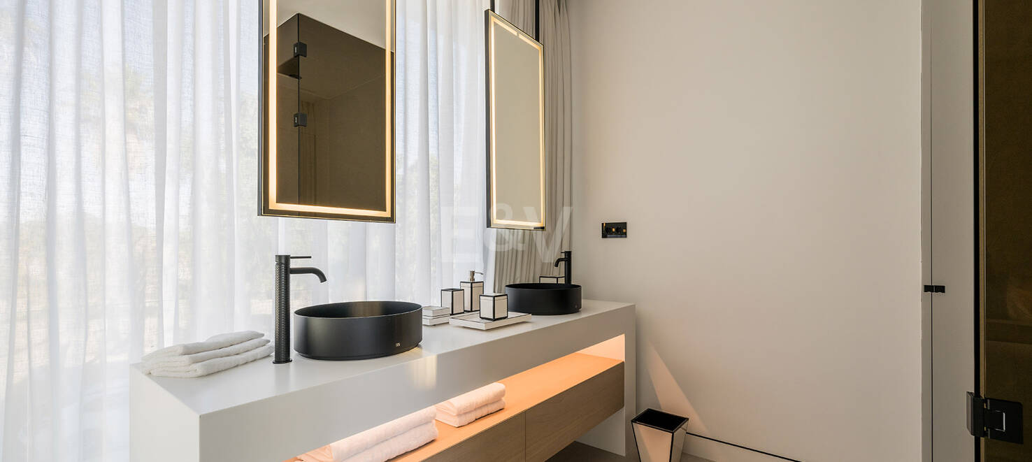 Sophisticated Contemporary Villas on the Golden Mile