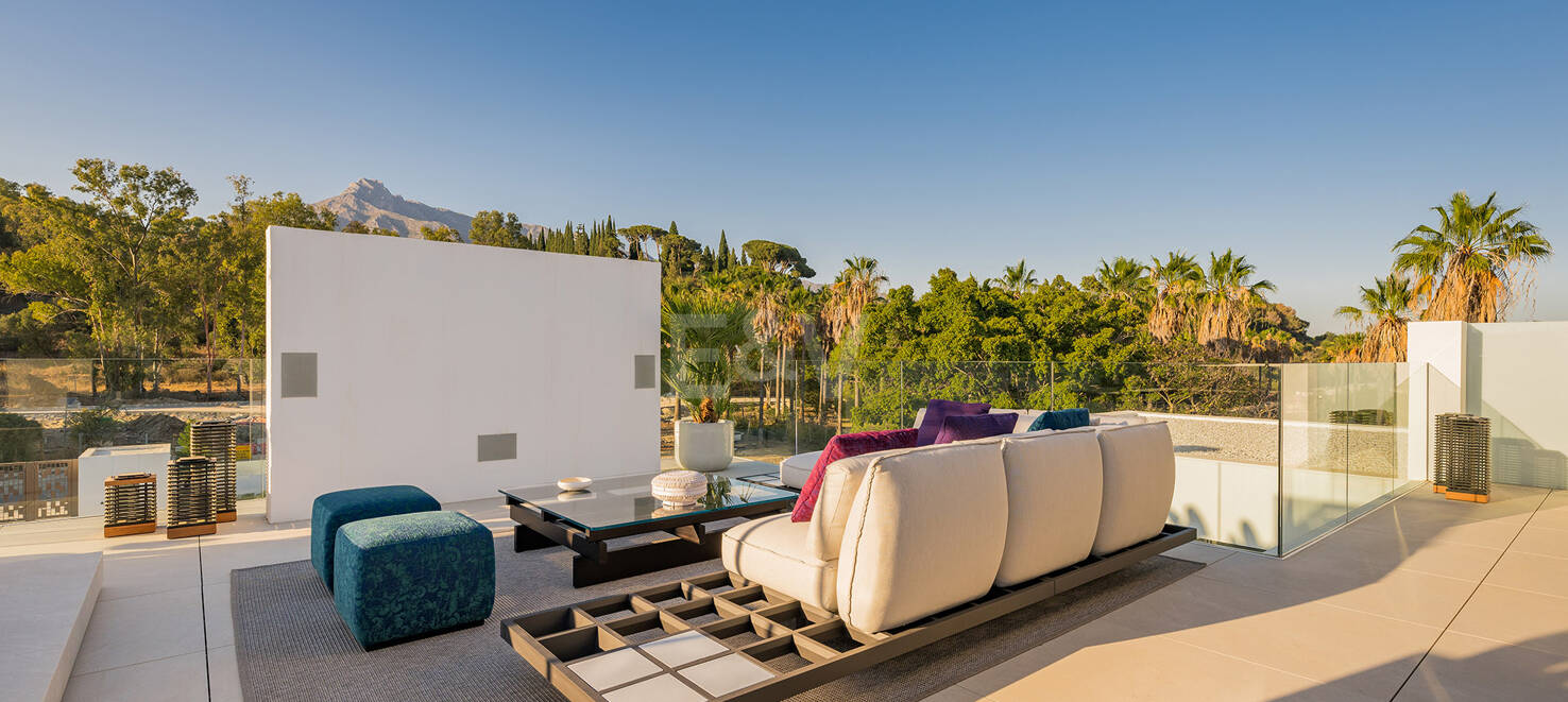 Sophisticated Contemporary Villas on the Golden Mile