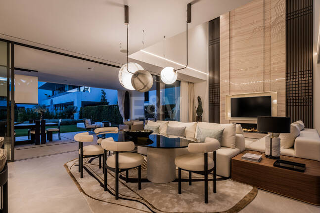 Anspruchsvolle moderne Design-Villen auf der Goldenen Meile