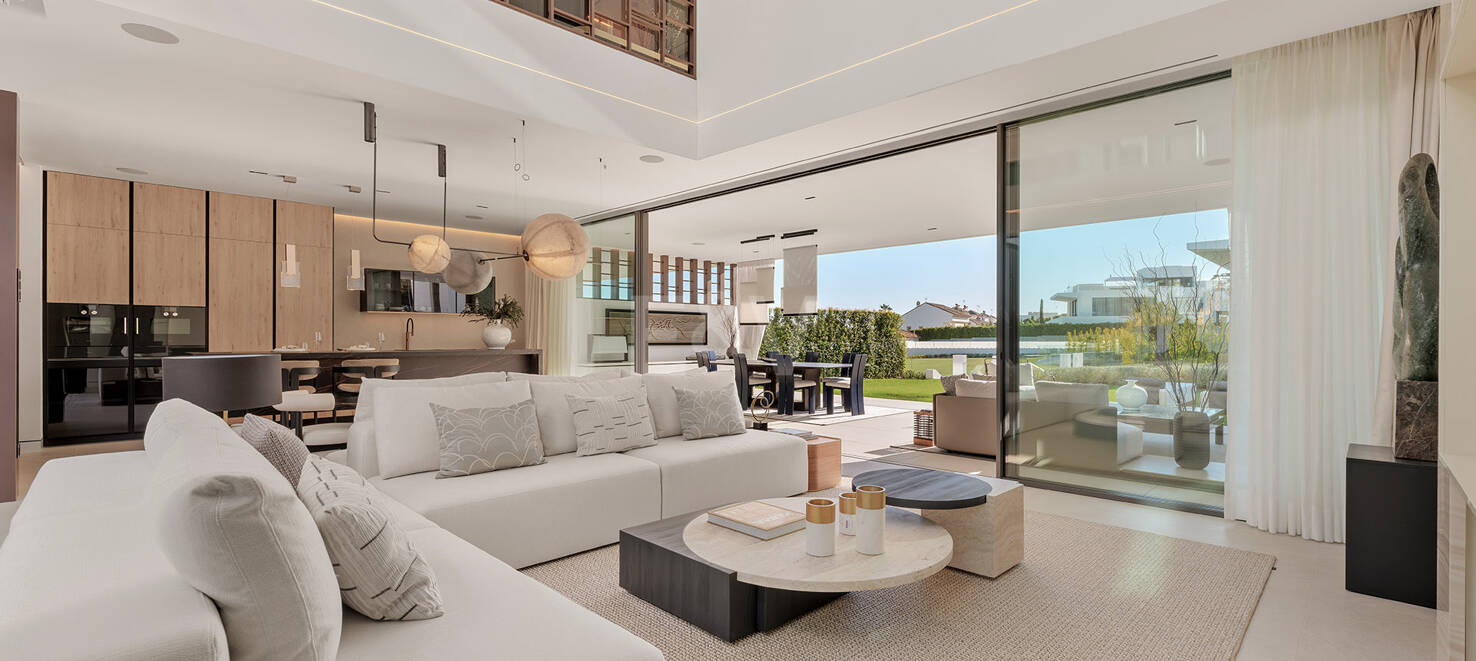 Sophisticated Contemporary Villas on the Golden Mile
