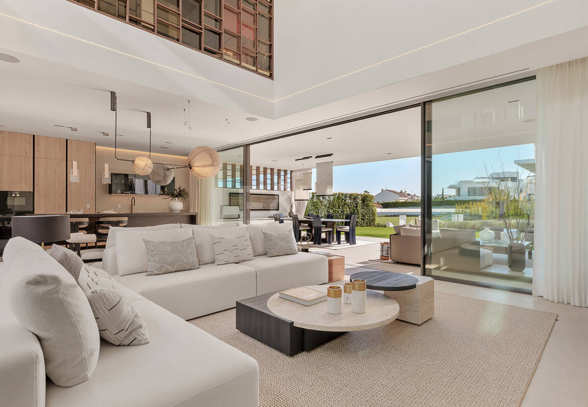 Anspruchsvolle moderne Design-Villen auf der Goldenen Meile