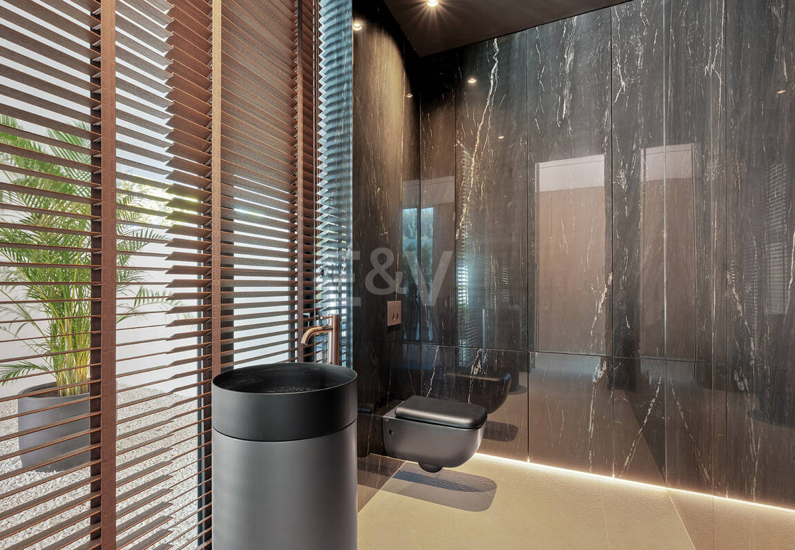 Anspruchsvolle moderne Design-Villen auf der Goldenen Meile