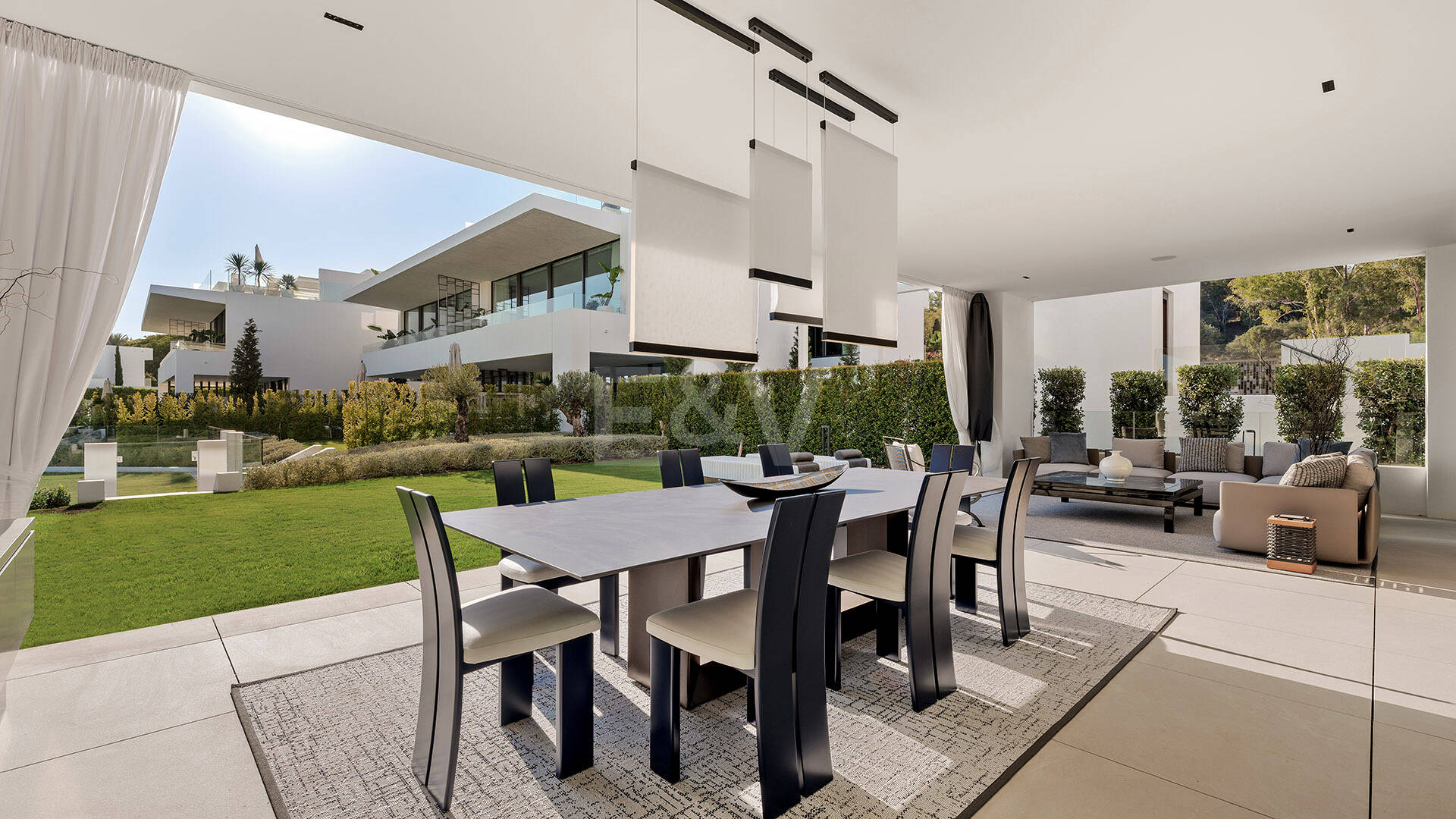 Anspruchsvolle moderne Design-Villen auf der Goldenen Meile