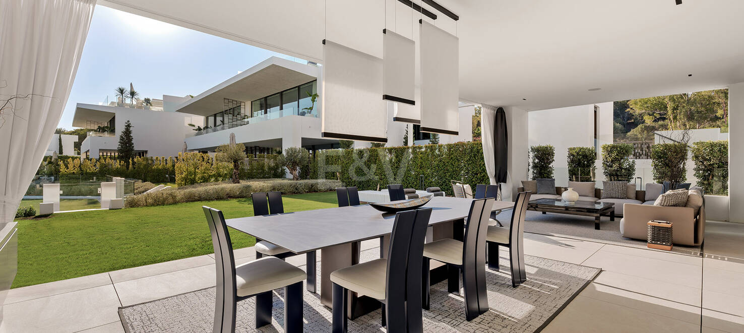 Sophisticated Contemporary Villas on the Golden Mile