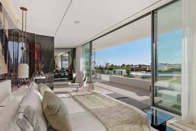 Anspruchsvolle moderne Design-Villen auf der Goldenen Meile