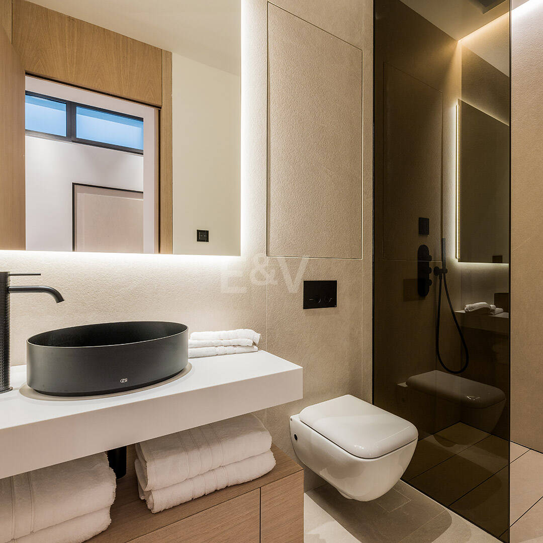 Anspruchsvolle moderne Design-Villen auf der Goldenen Meile